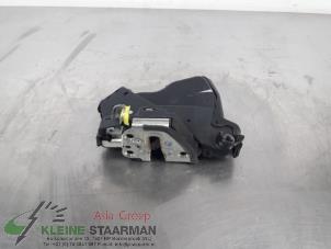 Used Door lock mechanism 2-door, left Toyota Corolla (E12) 1.4 16V VVT-i Price on request offered by Kleine Staarman B.V. Autodemontage