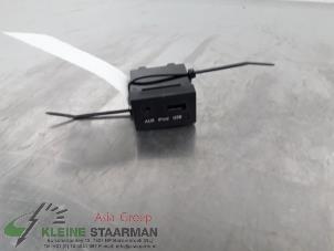 Begagnade AUX/USB-anslutning Hyundai i10 (F5) 1.0i 12V Pris € 42,50 Marginaltabell erbjuds av Kleine Staarman B.V. Autodemontage