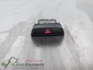 Używane Przelacznik swiatel awaryjnych Kia Sportage (SL) 1.6 GDI 16V 4x2 Cena na żądanie oferowane przez Kleine Staarman B.V. Autodemontage