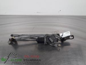 Used Front wiper motor Nissan Almera (N16) 1.5 16V Price on request offered by Kleine Staarman B.V. Autodemontage