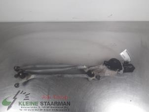 Used Front wiper motor Toyota Celica (ZZT230/231) 1.8i 16V Price on request offered by Kleine Staarman B.V. Autodemontage