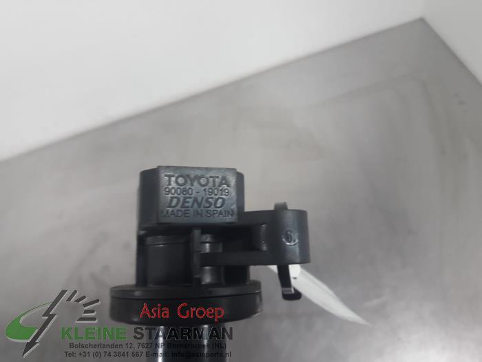 Ignition coil from a Toyota Corolla Verso (R10/11) 1.6 16V VVT-i 2009