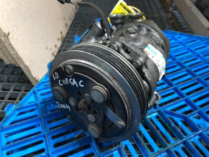 Air conditioning pump from a Opel Corsa C (F08/68) 1.2 16V 2004