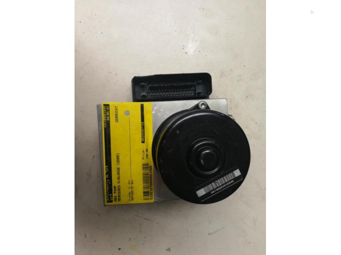 Begagnade ABS-pump Mercedes C Combi (S203) 1.8 C-200 CGI 16V Pris € 108,90 Inklusive moms erbjuds av Autosloperij de Turk