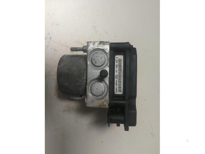 Usagé Bloc ABS Toyota Aygo (B10) 1.0 12V VVT-i Prix € 3,63 Prix TTC proposé par Autosloperij de Turk