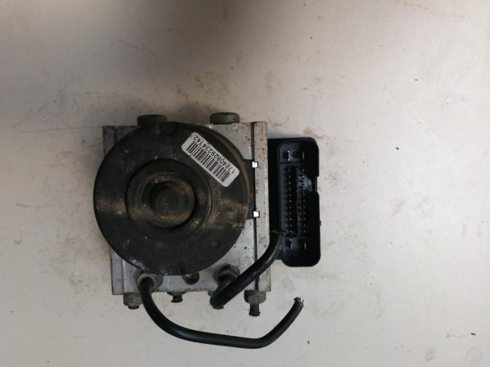 Begagnade ABS-pump Ford C-Max (DM2) 1.6 16V Pris € 82,28 Inklusive moms erbjuds av Autosloperij de Turk