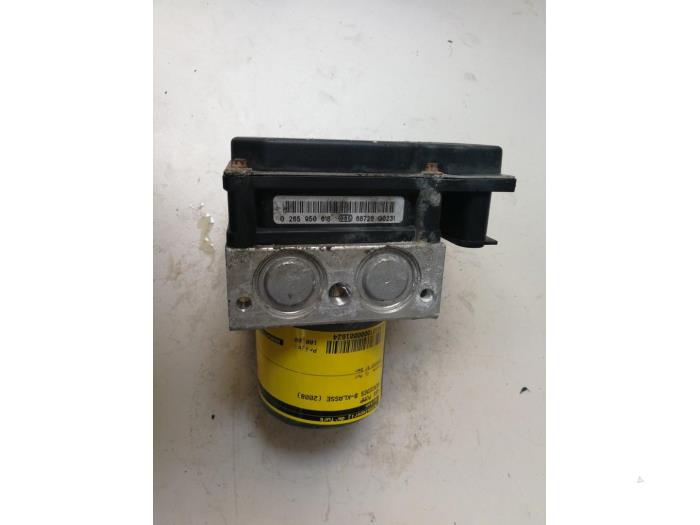 Usagé Pompe ABS Mercedes B (W245) 1.7 B-170 16V Prix € 108,90 Prix TTC proposé par Autosloperij de Turk