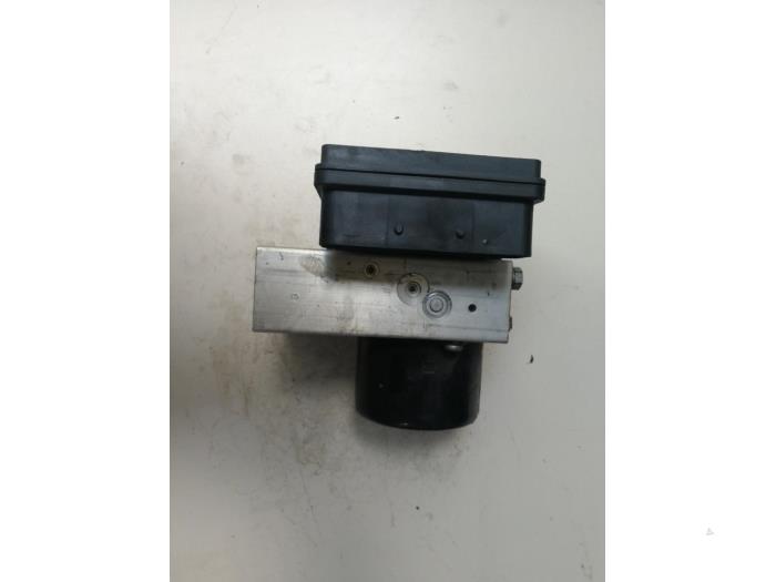 Bloc ABS Mercedes A (W169), 2004 / 2012 1.5 A-150 3-Drs., Berline avec hayon arrière, 2 portes, Essence, 1.498cc, 70kW (95pk), FWD, M266920, 2004-06 / 2009-03, 169.331 (Occasion)