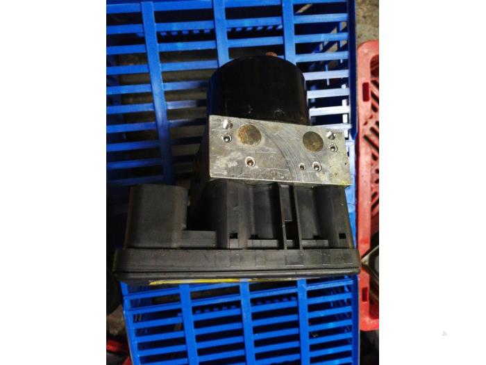 Usagé Pompe ABS Volvo V40 (VW) 1.6 16V Prix € 43,56 Prix TTC proposé par Autosloperij de Turk