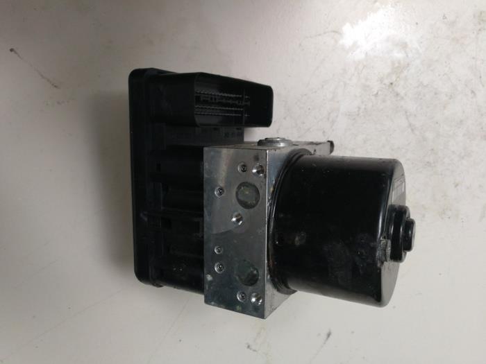 Used ABS pump BMW 3 serie (E92) 318i 16V Price € 18,15 Inclusive VAT offered by Autosloperij de Turk