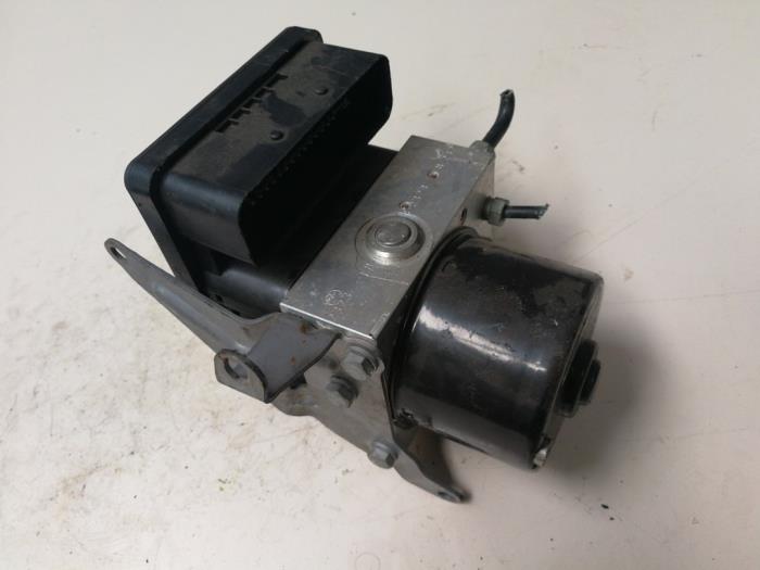 Begagnade ABS-pump BMW 3 serie (E90) 316i 16V Pris € 54,45 Inklusive moms erbjuds av Autosloperij de Turk