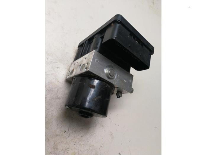 Gebrauchte ABS Pumpe BMW 3 serie (E90) 318i 16V Preis € 54,45 Mit Mehrwertsteuer angeboten von Autosloperij de Turk