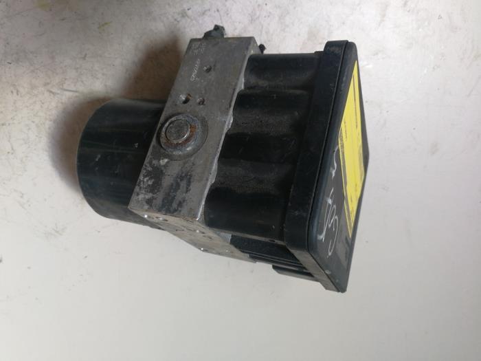 Begagnade ABS-pump Volkswagen Golf V (1K1) 1.4 FSI 16V Pris € 42,35 Inklusive moms erbjuds av Autosloperij de Turk