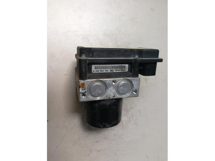 Used ABS pump Volkswagen Fox (5Z) 1.2 Price € 82,28 Inclusive VAT offered by Autosloperij de Turk