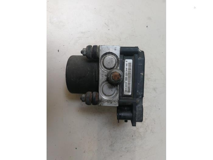 Używane Pompa ABS Opel Corsa C (F08/68) 1.2 16V Cena € 65,34 Z VAT oferowane przez Autosloperij de Turk