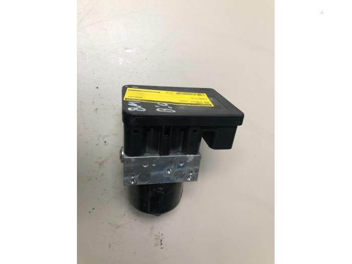 Begagnade ABS-pump BMW 3 serie (E90) 320i 16V Pris € 54,45 Inklusive moms erbjuds av Autosloperij de Turk