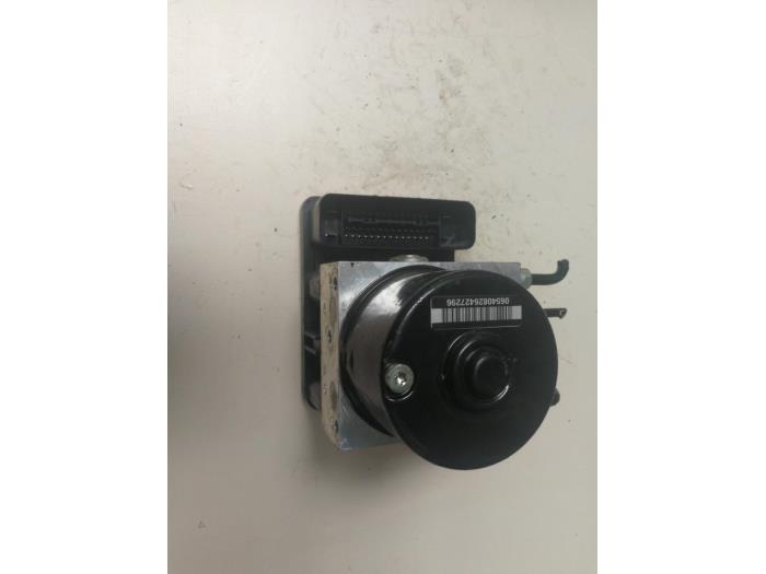 Bloc ABS d'un BMW 3 serie (E92) 320i 16V 2011