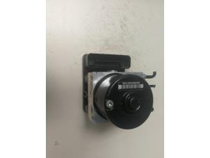 Bloc ABS d'un BMW 3 serie (E92) 320i 16V 2011