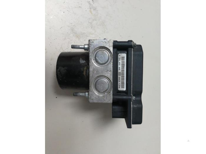 Begagnade ABS-pump Volkswagen Polo IV (9N1/2/3) 2.0 Pris € 82,28 Inklusive moms erbjuds av Autosloperij de Turk
