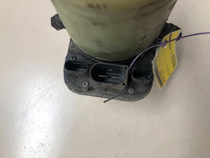 Used Power steering pump Seat Ibiza III (6L1) 1.2 12V Price € 54,45 Inclusive VAT offered by Autosloperij de Turk