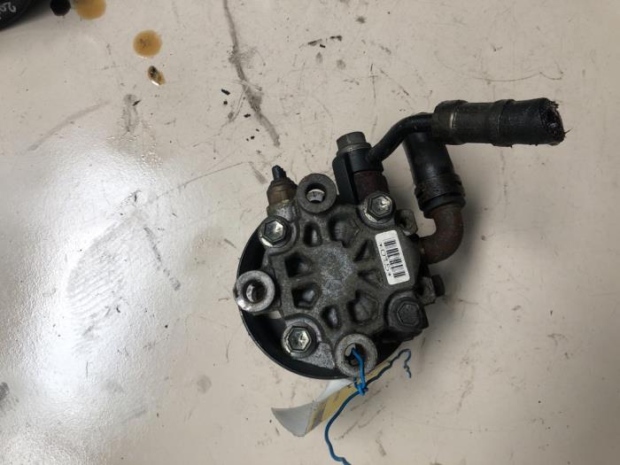 Usagé Pompe de direction Toyota RAV4 (A2) 2.0 16V VVT-i 4x4 Prix € 65,34 Prix TTC proposé par Autosloperij de Turk