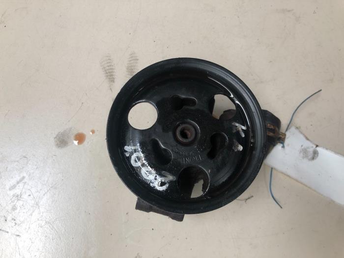 Usagé Pompe de direction Ford Ka I 1.3i (96 EEC) Prix € 32,67 Prix TTC proposé par Autosloperij de Turk
