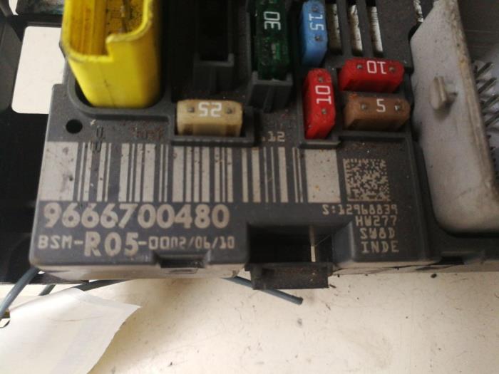 Boîte à fusibles Peugeot 308 1.6 16V THP 150 9666700480 DELPHI