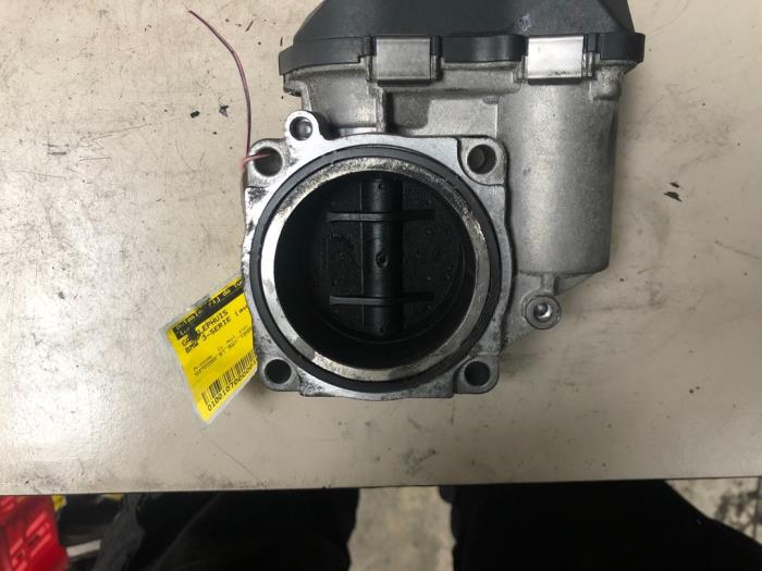 Throttle body from a BMW 3 serie (E90) 316i 16V 2008