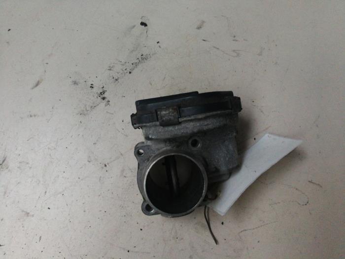 Throttle body from a Peugeot 5008 I (0A/0E) 1.6 HDiF 16V 2010