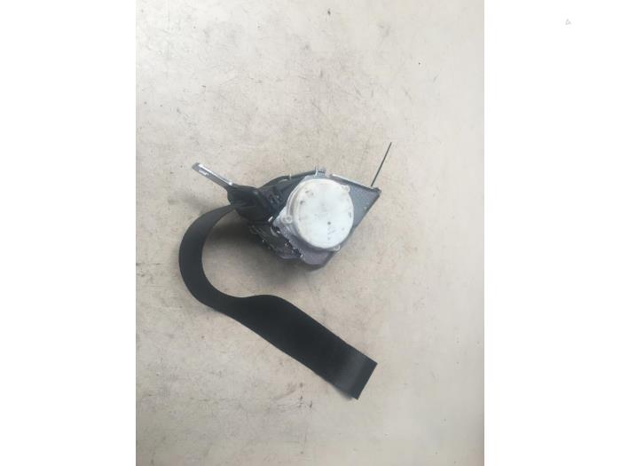 Rear seatbelt, right from a Ford Focus 2 C+C 2.0 16V 2010