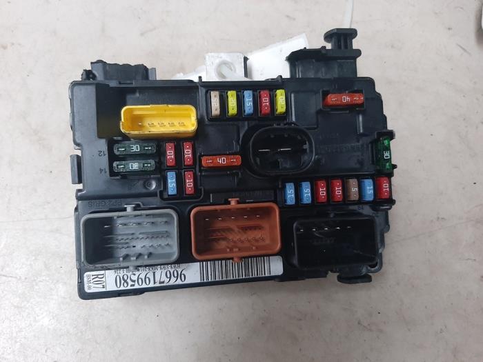 Fuse box Peugeot 207/207+ 1.6 16V VTi - 9667199580