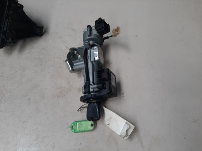 Ignition lock + computer from a Nissan Pixo (D31S) 1.0 12V 2011
