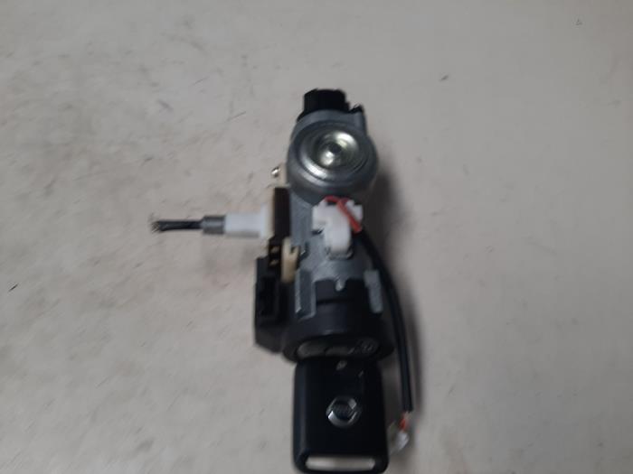 Ignition lock + computer from a Nissan Almera (N16) 1.8 16V 2005