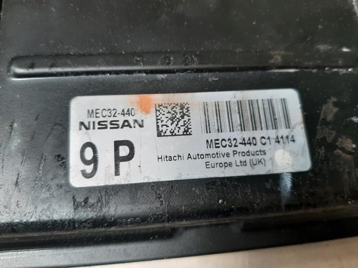 Serrure de contact + ordinateur d'un Nissan Almera (N16) 1.8 16V 2005