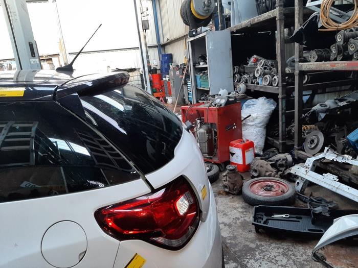 Baklucka från en Citroën DS3 (SA) 1.6 VTi 120 16V 2010