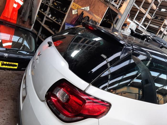 Baklucka från en Citroën DS3 (SA) 1.6 VTi 120 16V 2010
