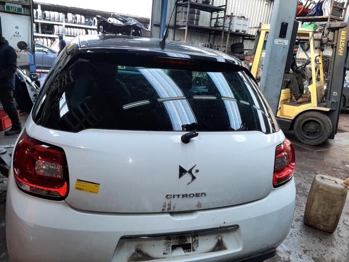 Baklucka från en Citroën DS3 (SA) 1.6 VTi 120 16V 2010