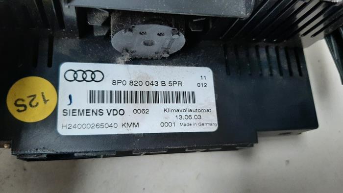 Heater control panel from a Audi A3 (8P1) 1.6 2006