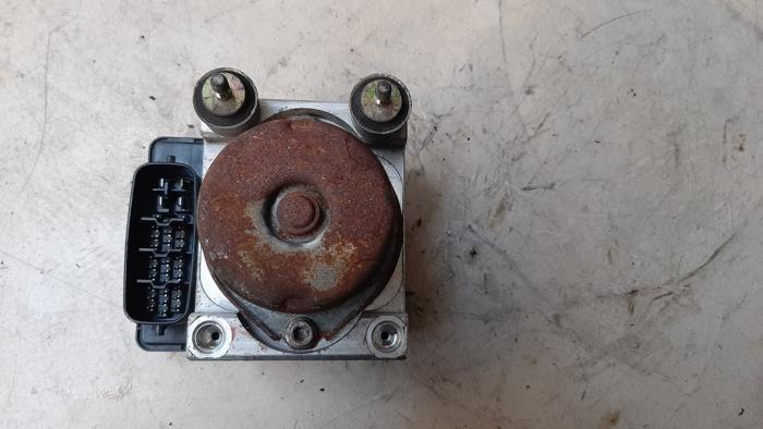 Gebrauchte ABS Pumpe Toyota Yaris (P1) 1.0 16V VVT-i Preis € 24,20 Mit Mehrwertsteuer angeboten von Autosloperij de Turk