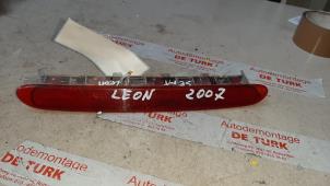 Używane Dodatkowe swiatlo stopu srodek Seat Leon (1P1) 1.4 16V Cena € 20,00 Procedura marży oferowane przez Autosloperij de Turk