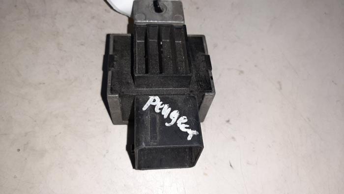 Heater resistor from a Peugeot Expert (G9) 1.6 HDi 90 16V 2011