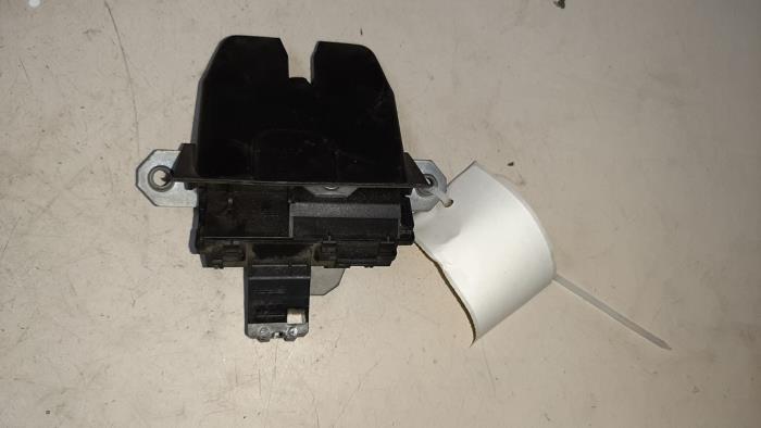 Tailgate lock mechanism from a Ford Focus 3 1.0 Ti-VCT EcoBoost 12V 100 2015