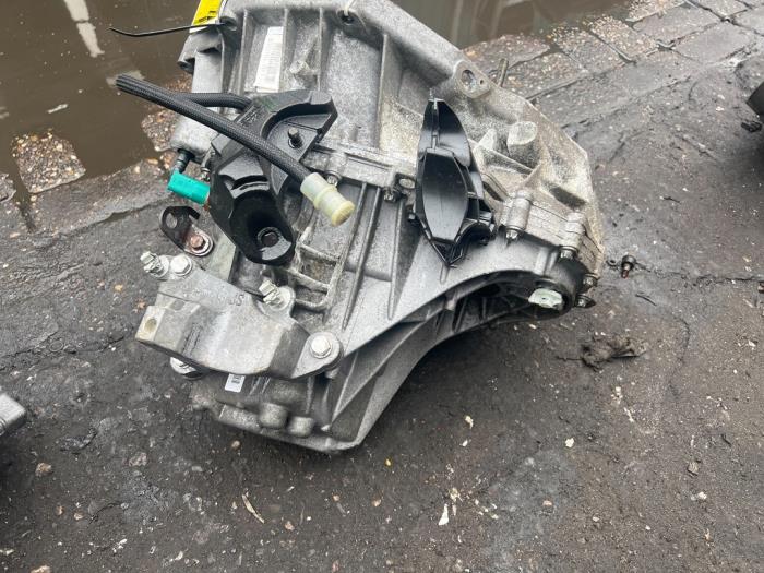 Gearbox from a Renault Megane III Coupe (DZ) 1.6 16V 2010