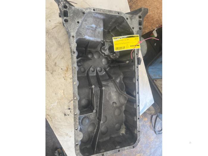 Usagé Couvercle carter Mercedes C (W203) 2.2 C-200 CDI 16V Prix € 38,72 Prix TTC proposé par Autosloperij de Turk