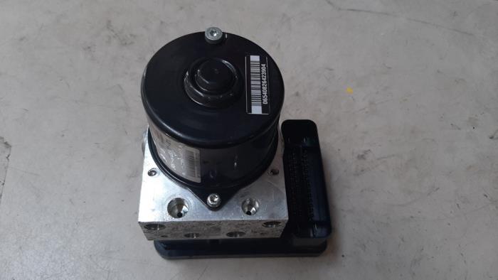Usagé Bloc ABS BMW 1 serie (E87/87N) 118d 16V Prix € 54,45 Prix TTC proposé par Autosloperij de Turk