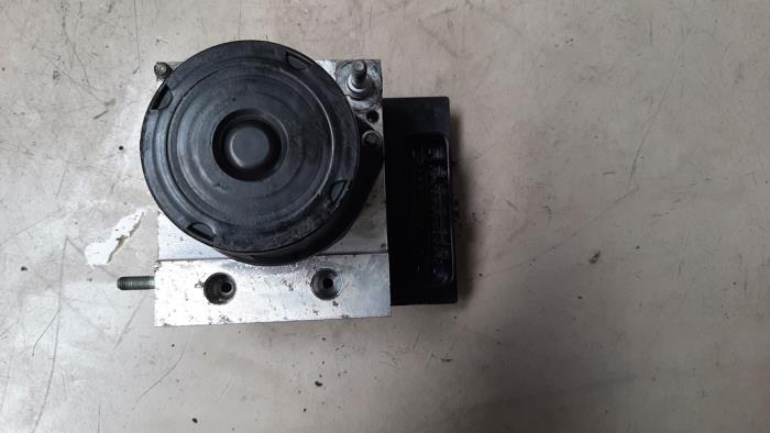 Begagnade ABS-pump Volkswagen Polo V (6R) 1.2 TDI 12V BlueMotion Pris € 24,20 Inklusive moms erbjuds av Autosloperij de Turk