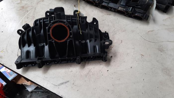 Używane Kolektor dolotowy Ford Focus 3 1.6 EcoBoost 16V Cena € 54,45 Z VAT oferowane przez Autosloperij de Turk