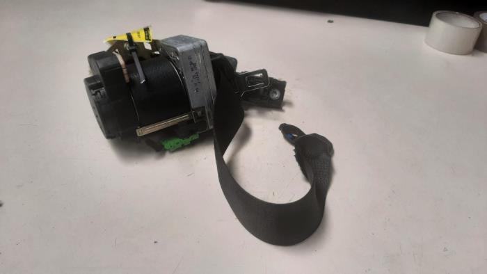 Front seatbelt, right from a Mercedes-Benz C (W203) 1.8 C-180K 16V 2004