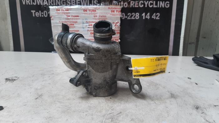 Water pump from a BMW 3 serie (E90) 318i 16V 2009