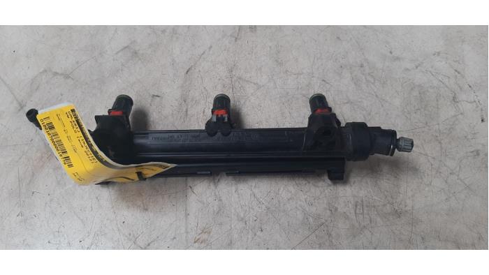 Gebrauchte Einspritzdüse (Einspritzer) Volkswagen Polo IV (9N1/2/3) 1.2 12V Preis € 32,67 Mit Mehrwertsteuer angeboten von Autosloperij de Turk